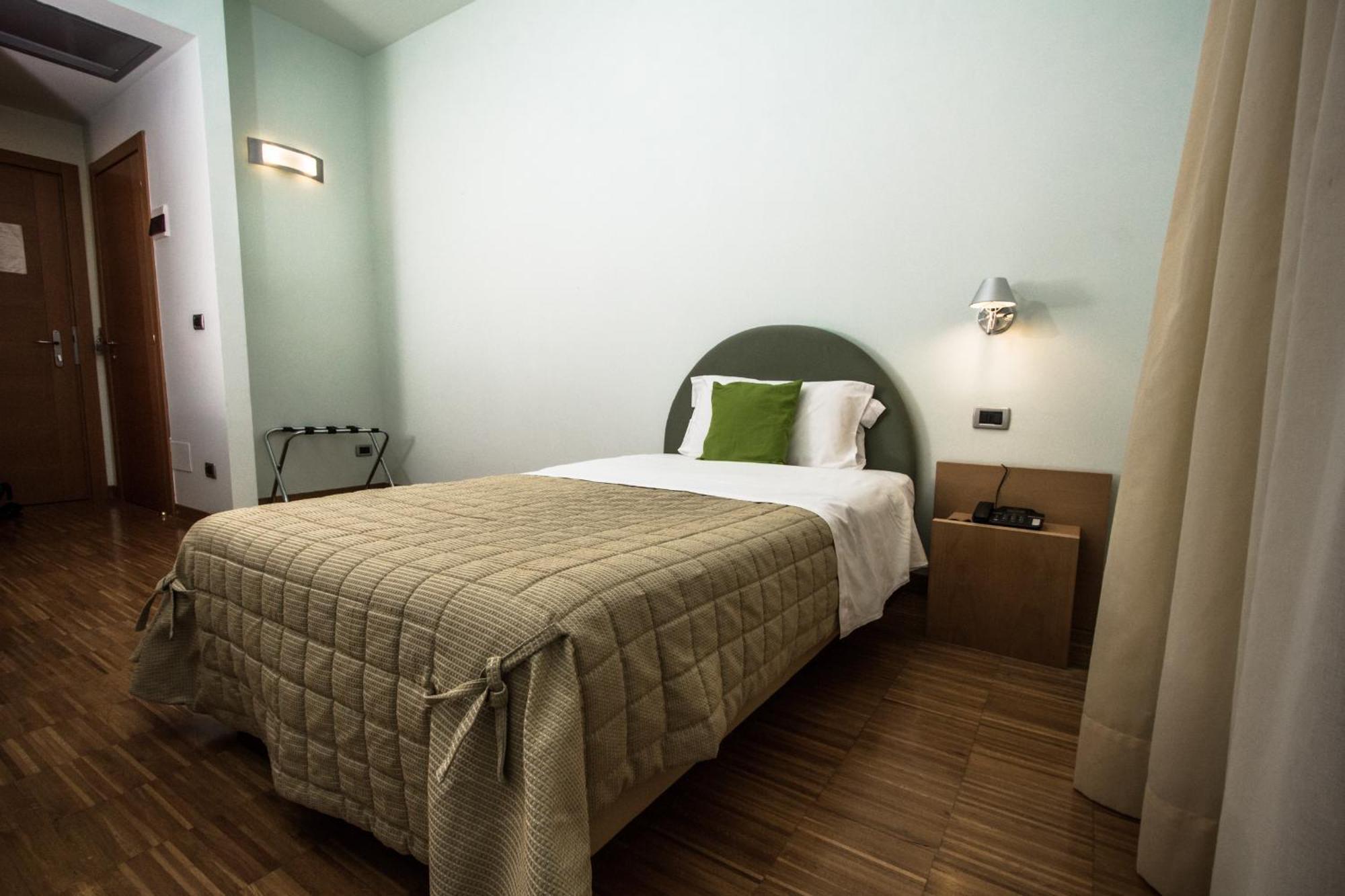 Grand Hotel Garden Barile Ruang foto